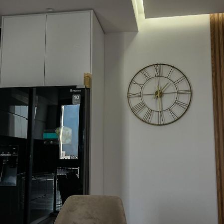 Lux Apartment At Arlis Tiranë Luaran gambar