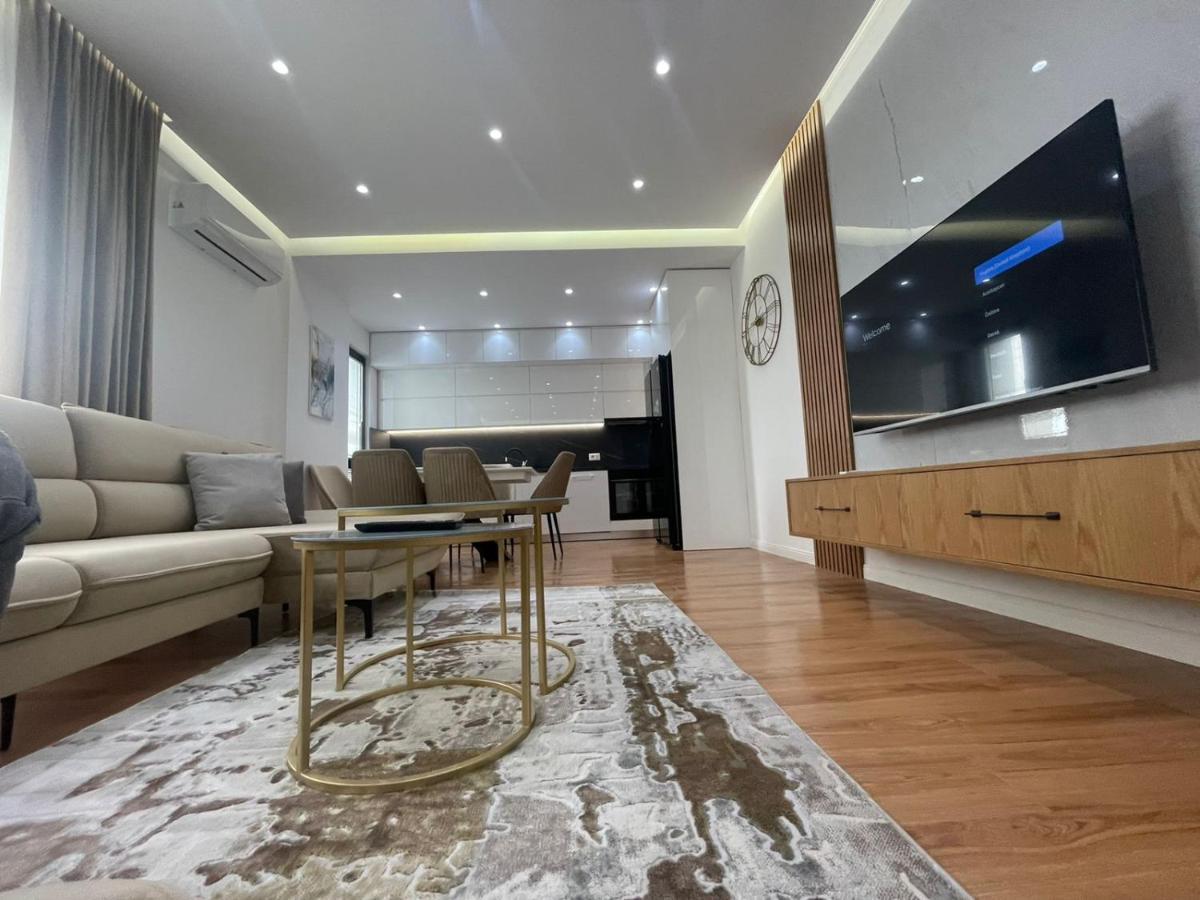 Lux Apartment At Arlis Tiranë Luaran gambar