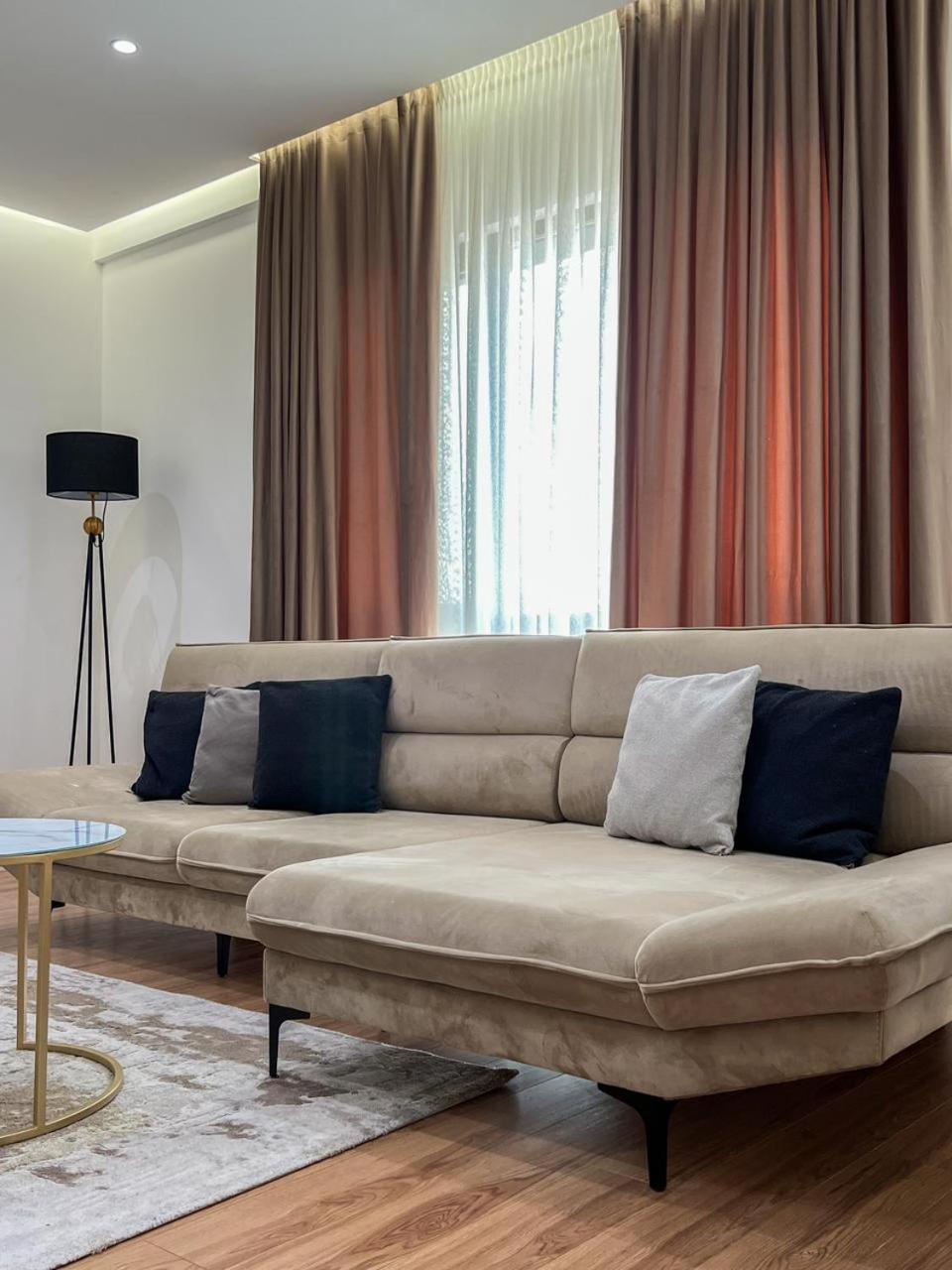 Lux Apartment At Arlis Tiranë Luaran gambar