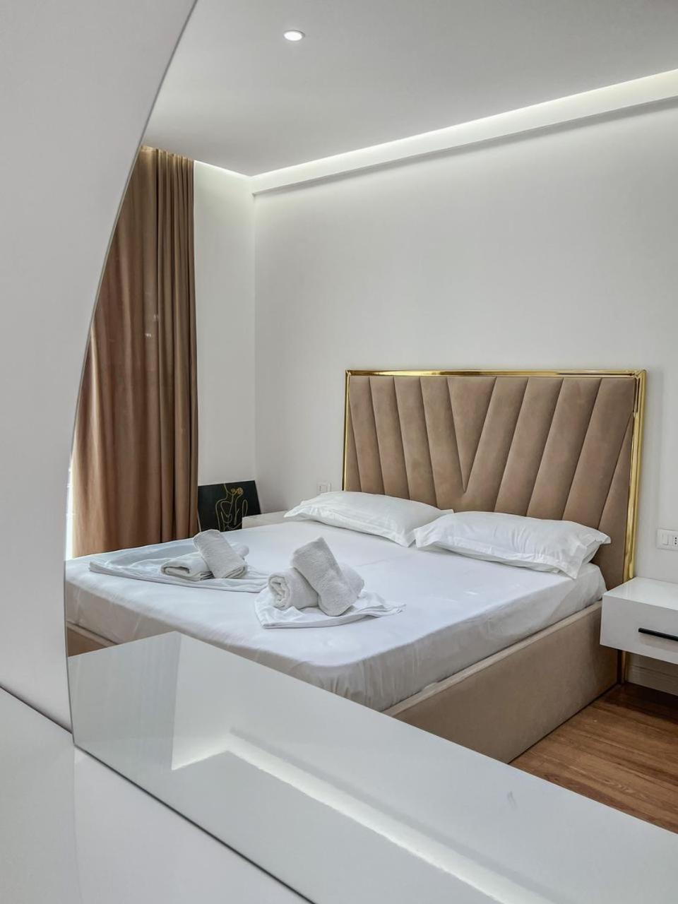 Lux Apartment At Arlis Tiranë Luaran gambar