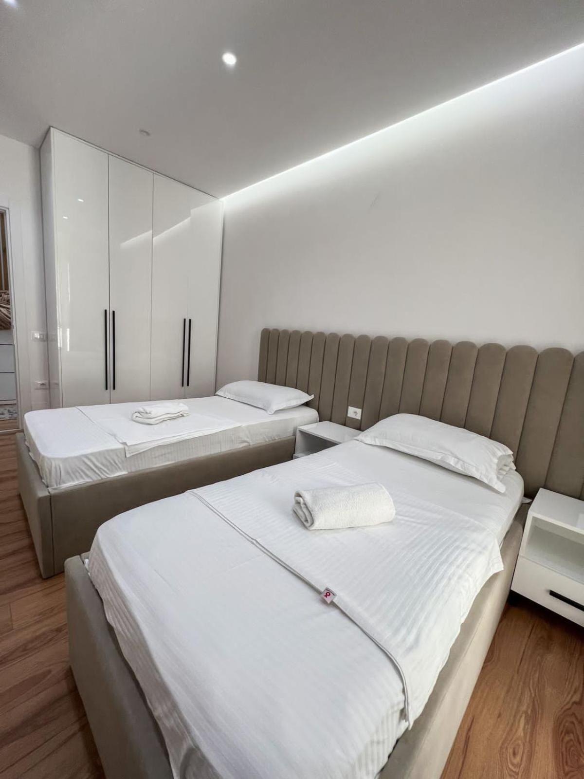 Lux Apartment At Arlis Tiranë Luaran gambar