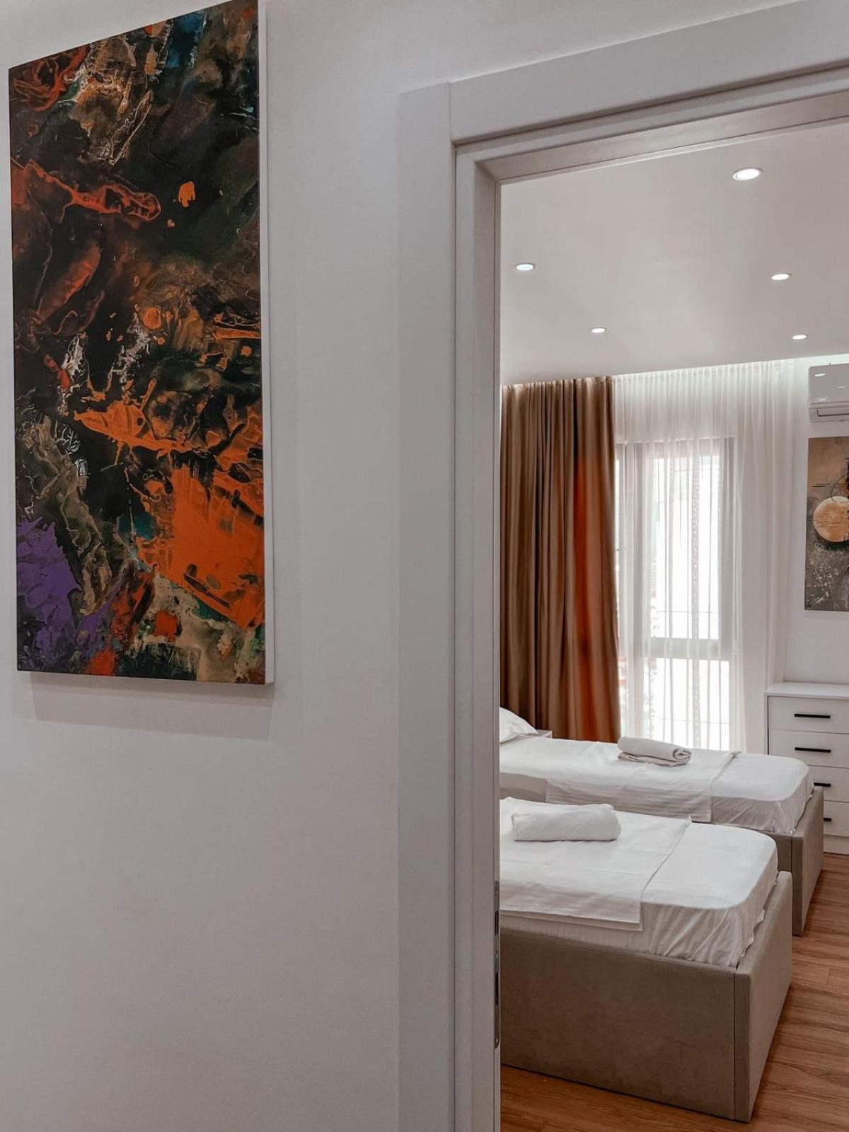Lux Apartment At Arlis Tiranë Luaran gambar