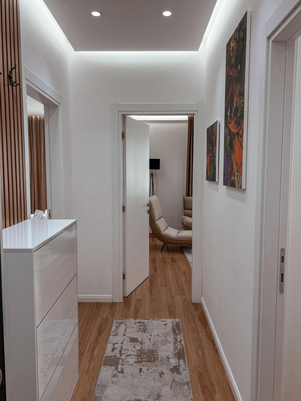 Lux Apartment At Arlis Tiranë Luaran gambar